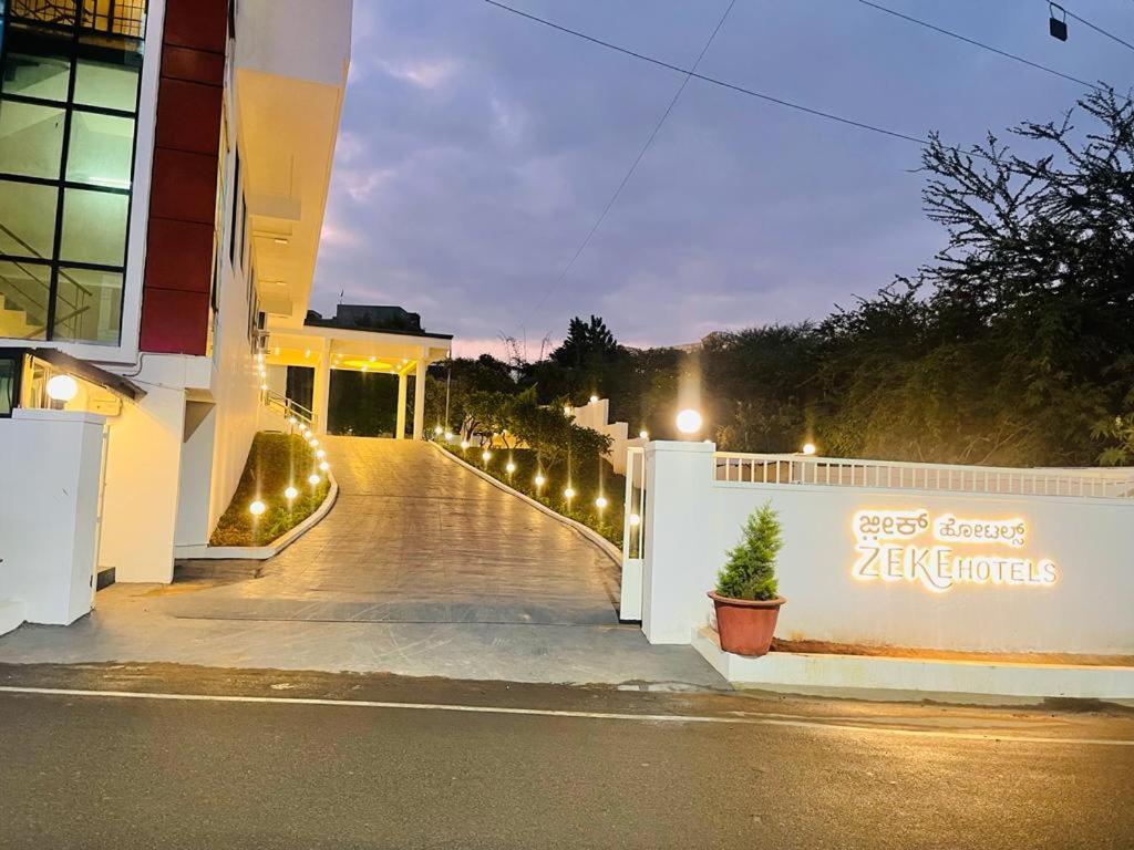 Zeke Hotels Bangalore Exterior photo